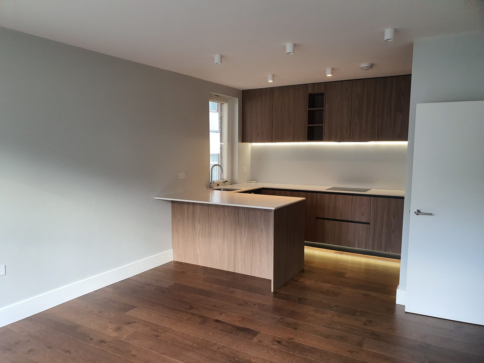 Walnut kitchen island in a refurbished Belgravia residence